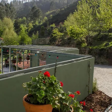 D'alijo Retreat Center * Кабесейраш-ди-Башту